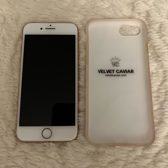 Gold iPhone 8 64GB Unlocked - Picture 2 of 14
